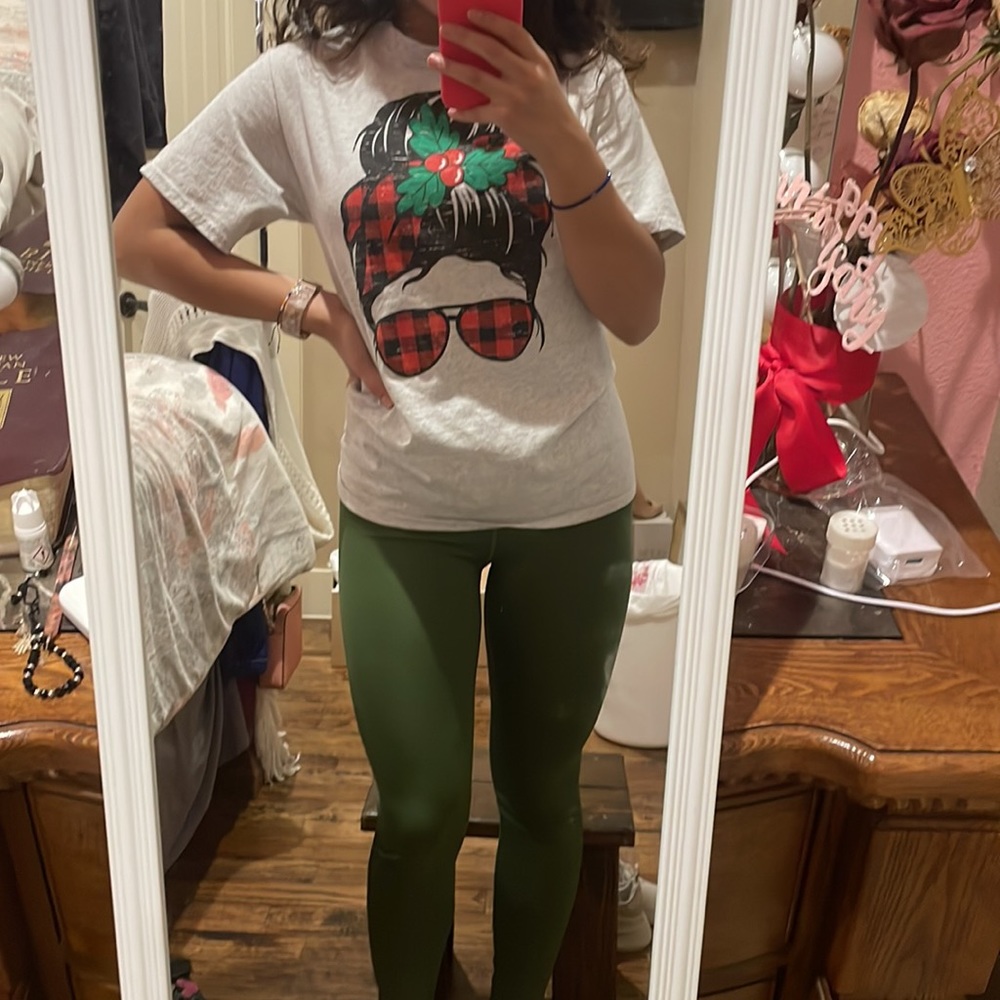Size small t shirt super cute!